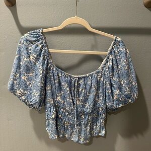 En Creme Blue Floral Puff-Sleeve Crop Top